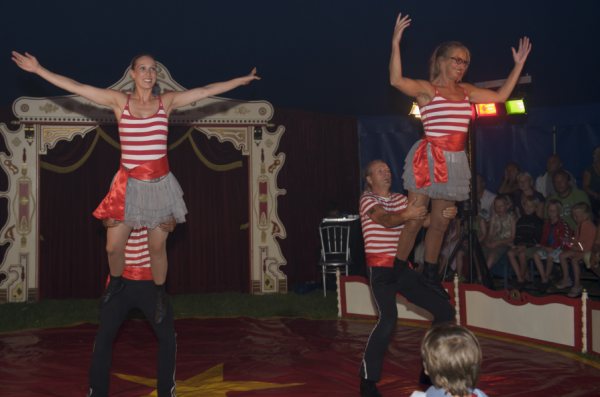 cirkus akrobat cirkus akrobat